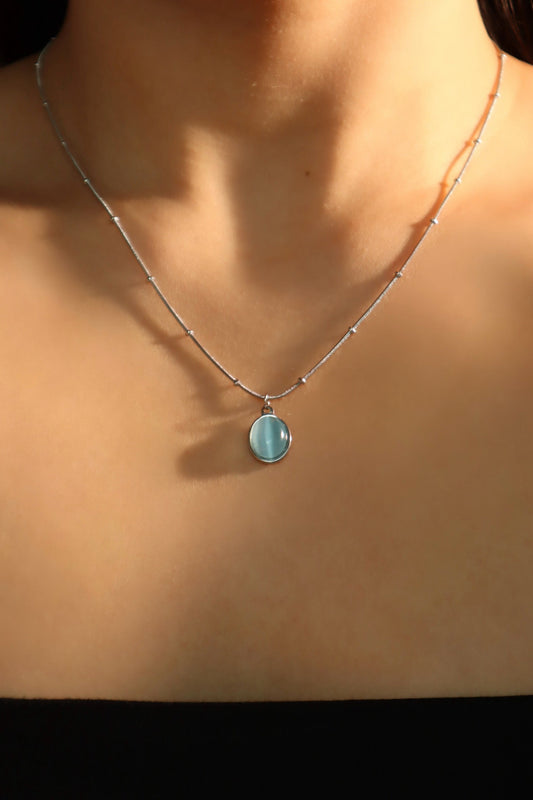 Collar con colgante de ópalo azul en acero inoxidable