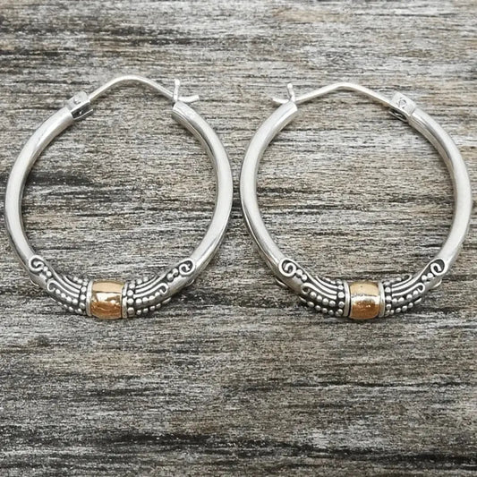Pendientes de aro de plata vintage con patrón tallado
