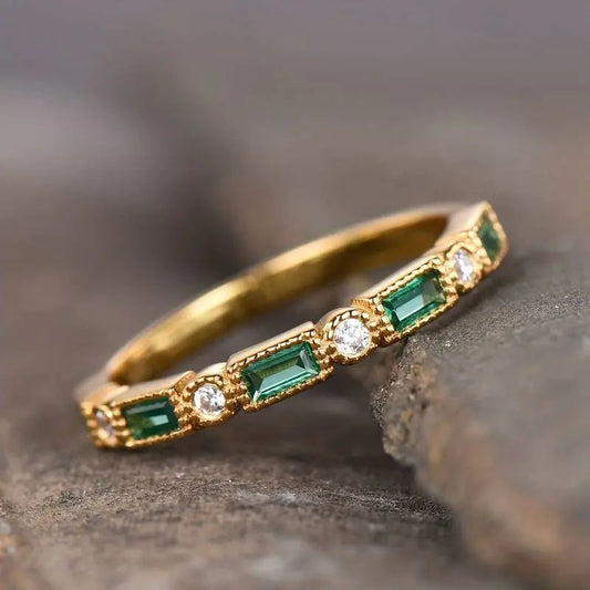 Anillo de oro con circonia verde vintage