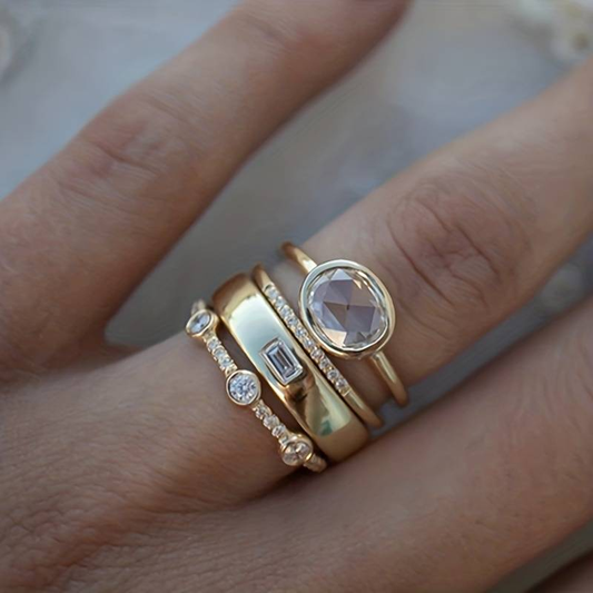 Conjunto de anillos vintage en oro y zirconia