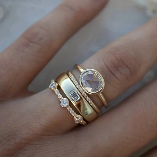 Conjunto de anillos vintage de oro y zirconia