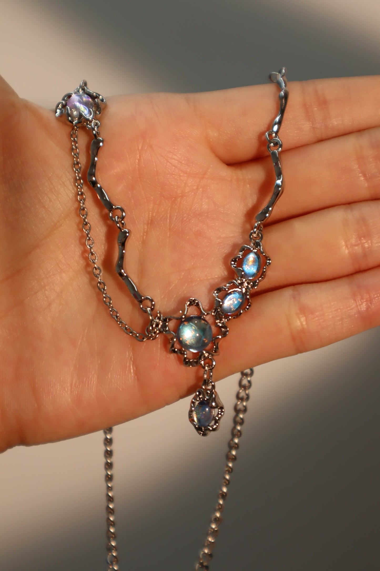 Collar con colgante de piedra de luna
