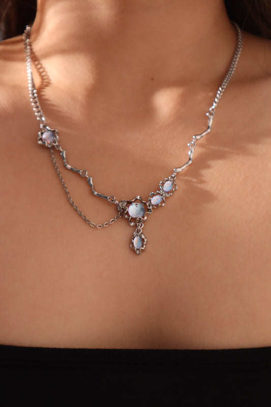 Collar con colgante de piedra de luna