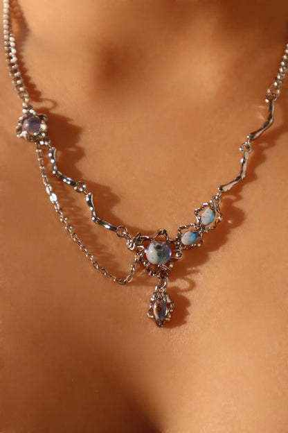 Collar con colgante de piedra de luna