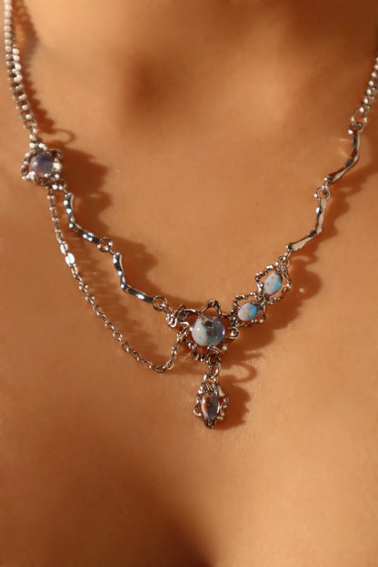Collar colgante con piedra de luna azul intenso